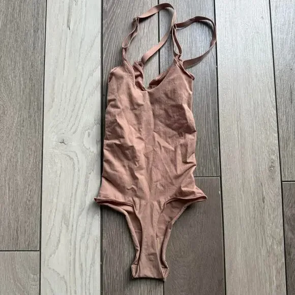 skims seamless bodysuit - Picture 3 of 5